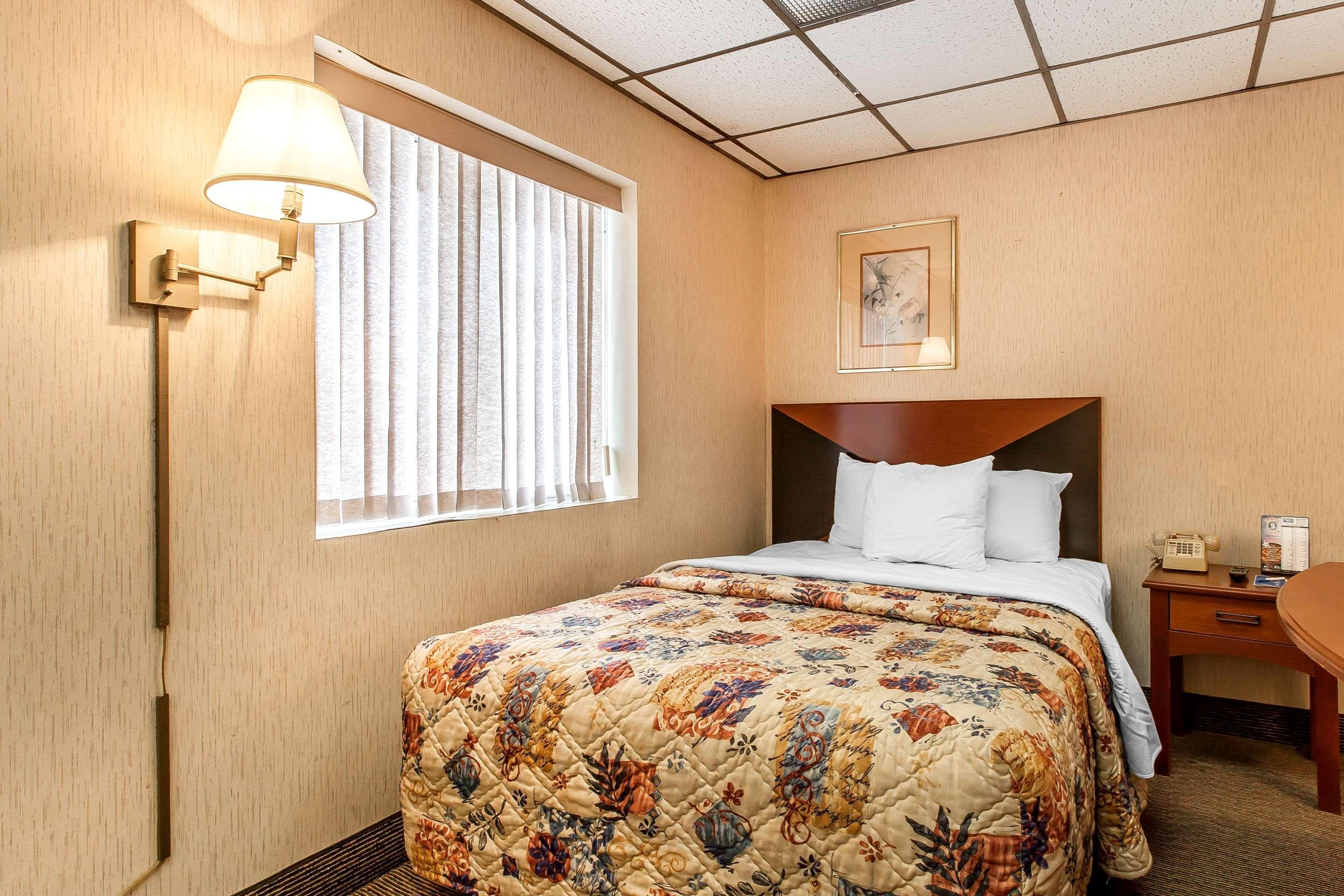 Rodeway Inn North Sandusky Exterior photo