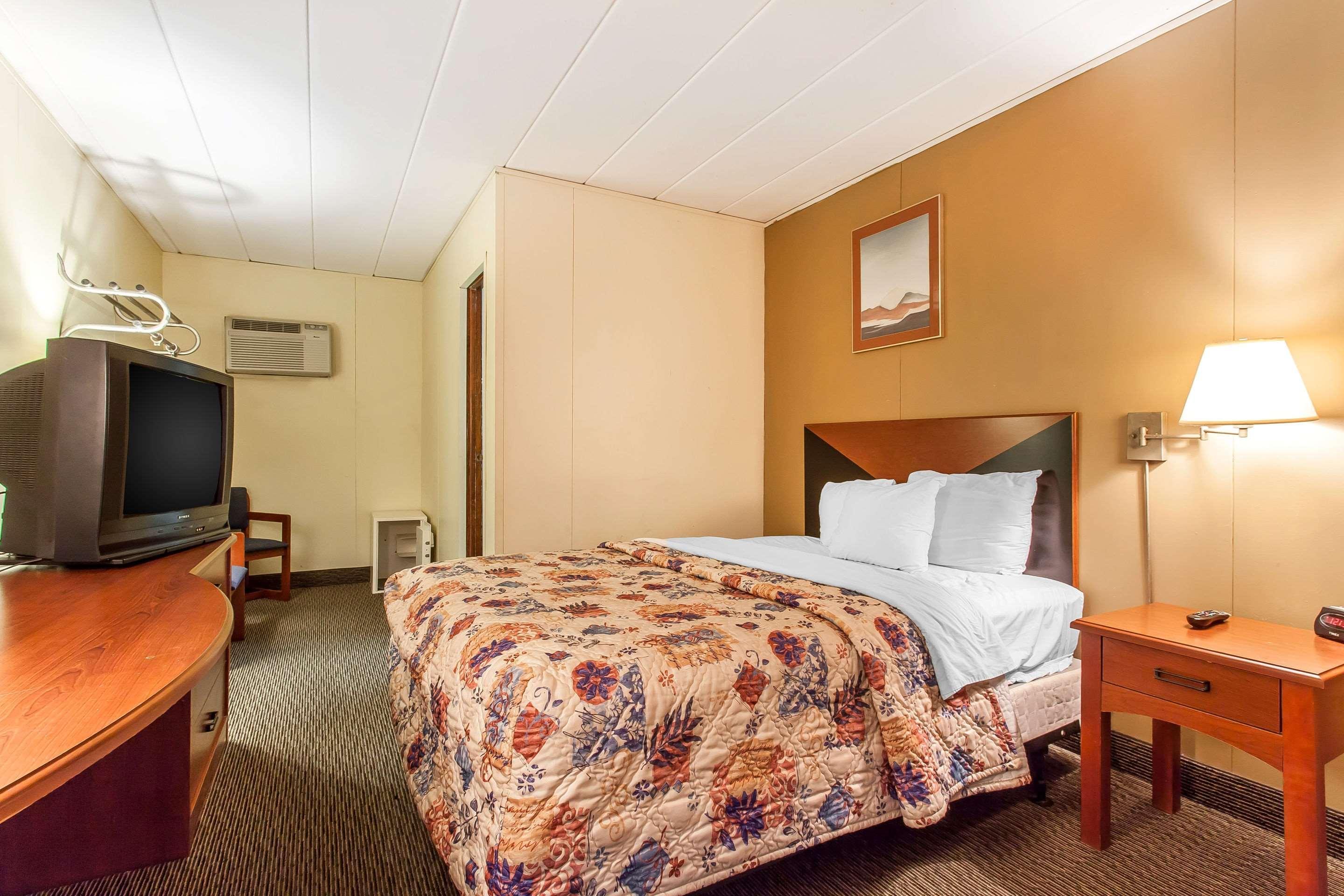 Rodeway Inn North Sandusky Exterior photo