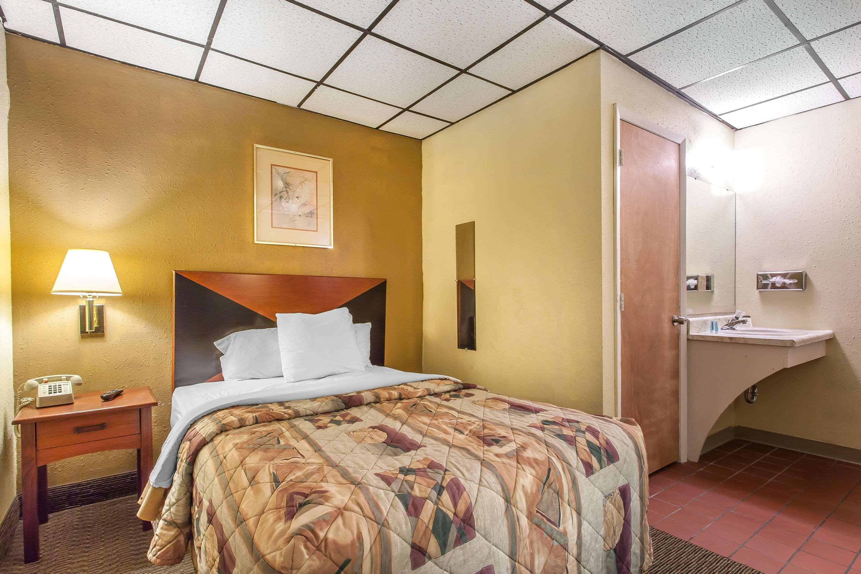 Rodeway Inn North Sandusky Exterior photo