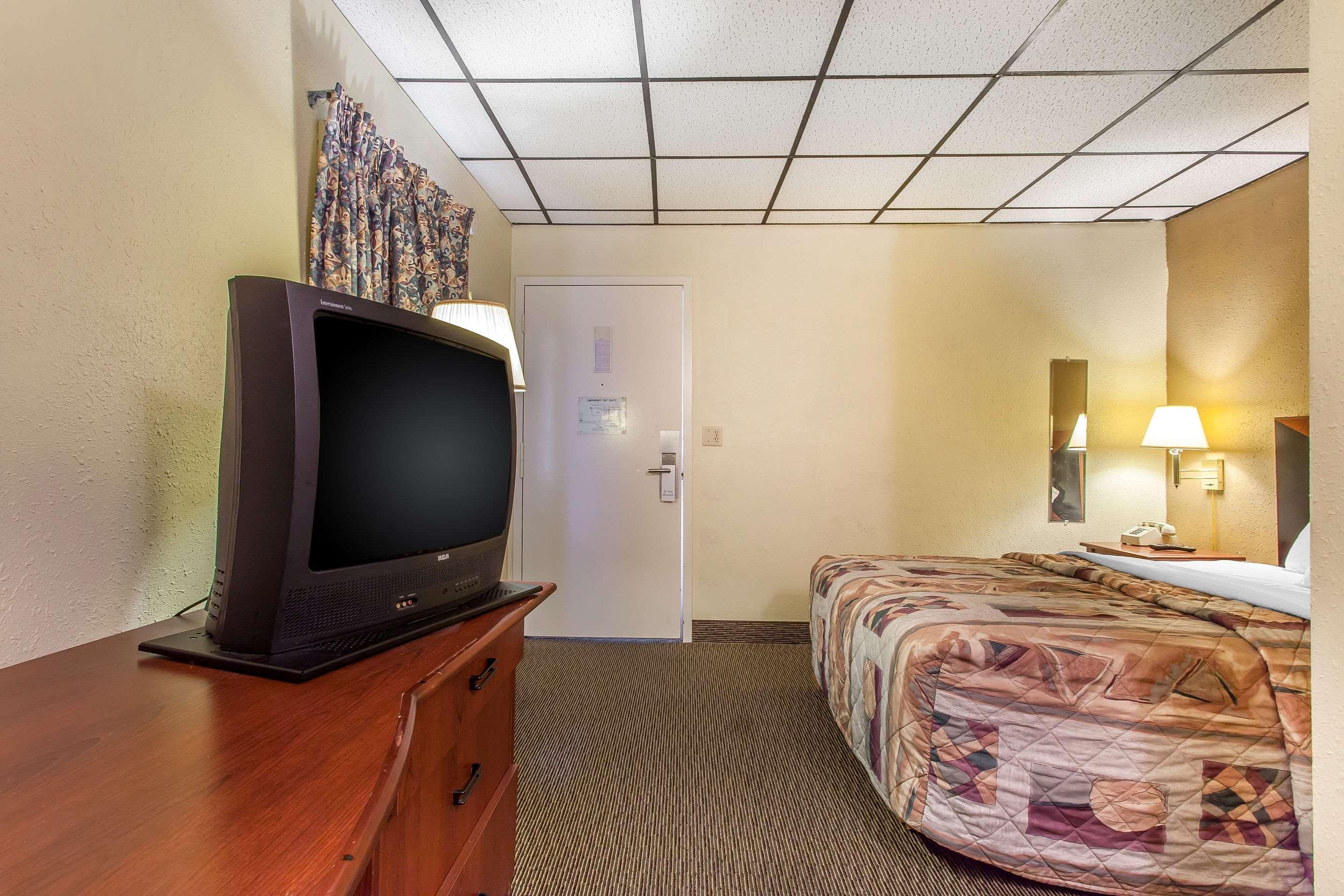 Rodeway Inn North Sandusky Exterior photo