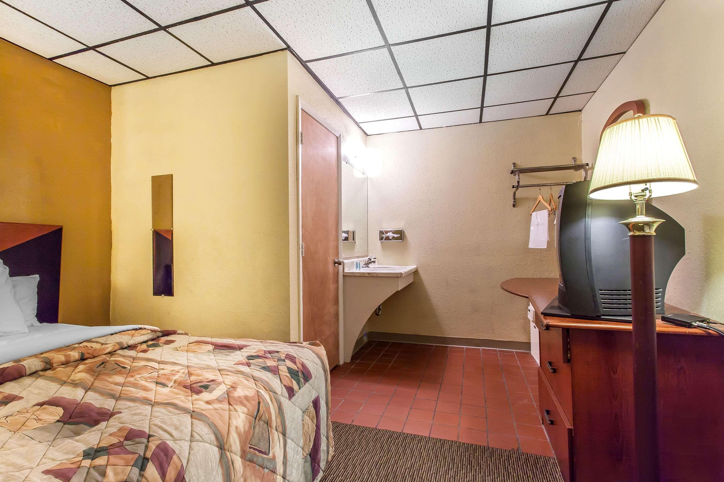 Rodeway Inn North Sandusky Exterior photo