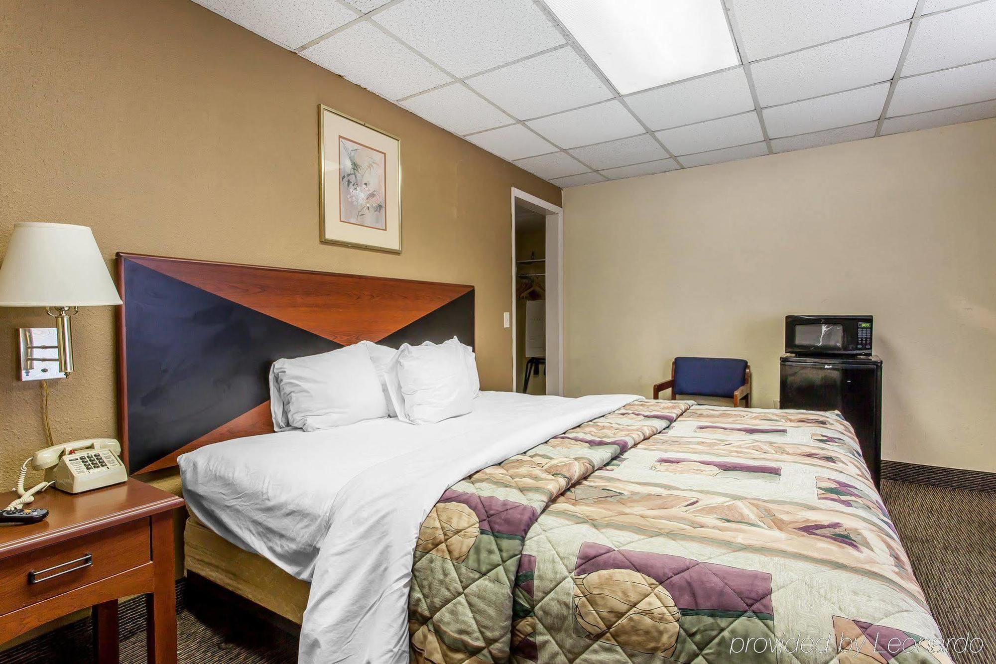 Rodeway Inn North Sandusky Exterior photo