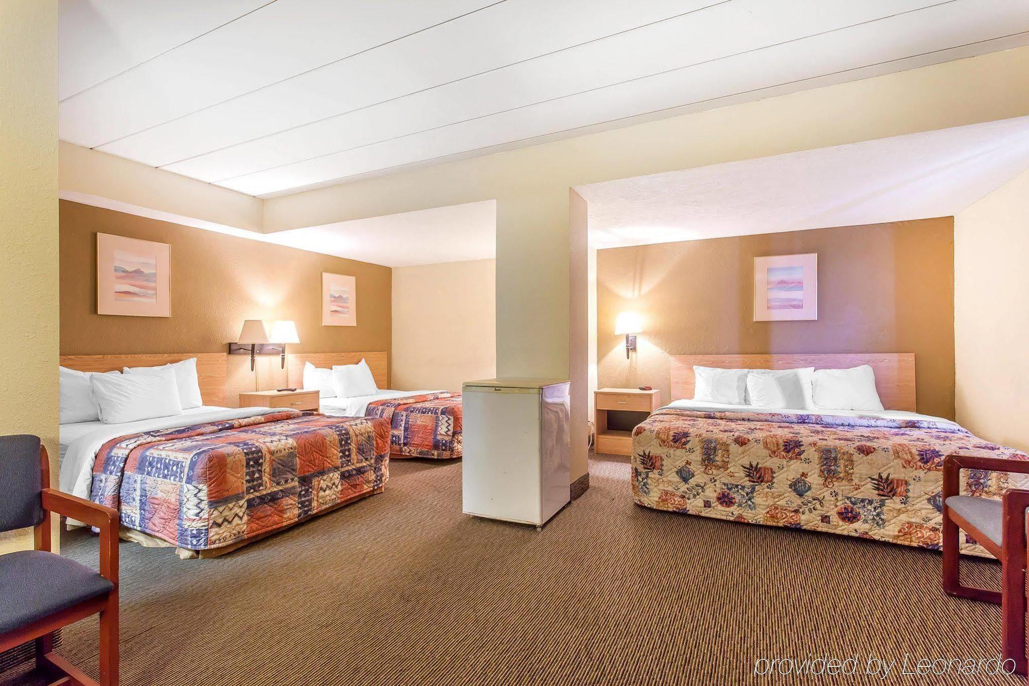 Rodeway Inn North Sandusky Exterior photo