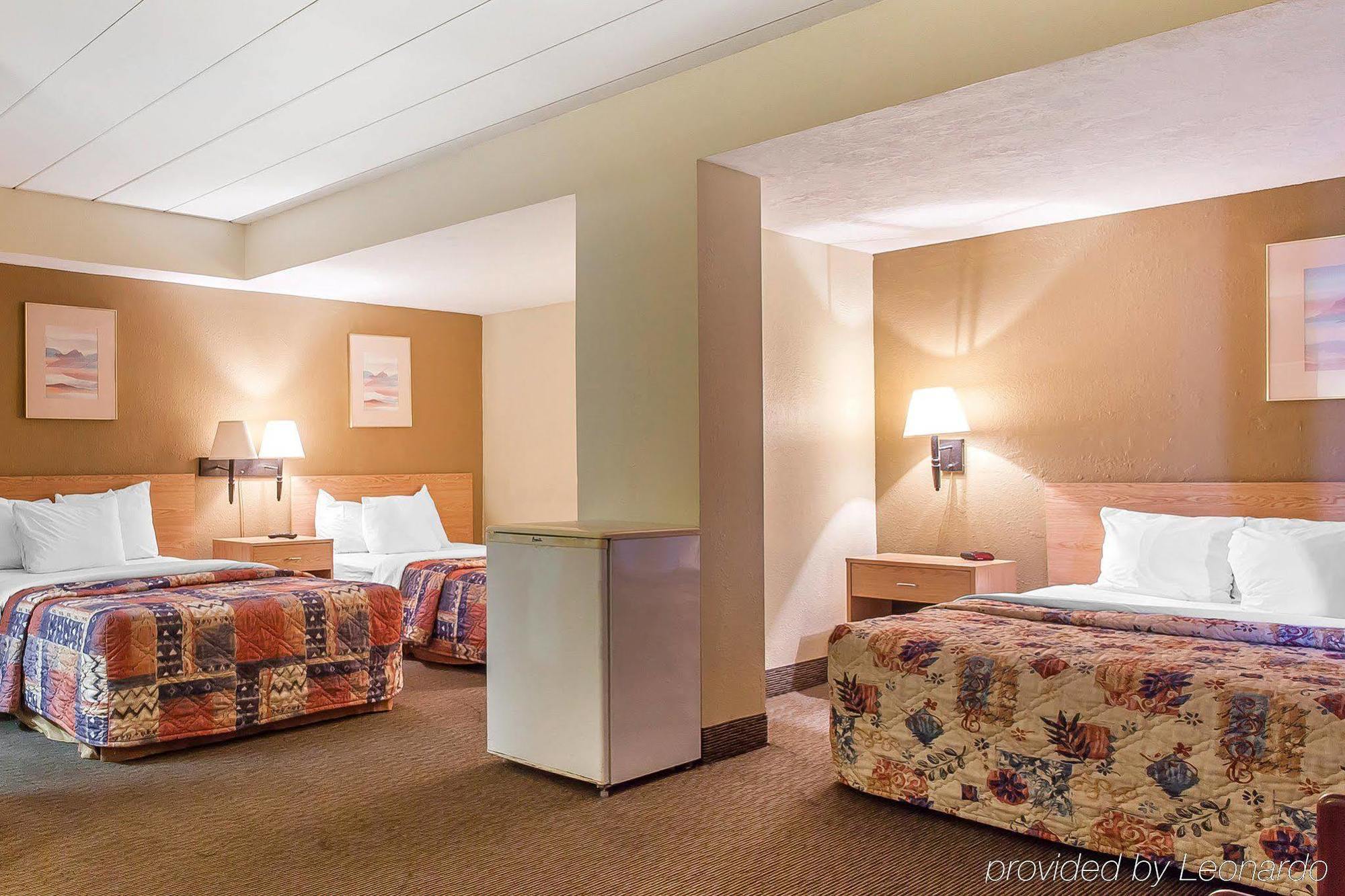 Rodeway Inn North Sandusky Exterior photo