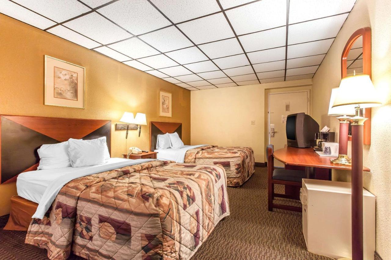 Rodeway Inn North Sandusky Exterior photo